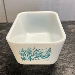 Vintage White Amish Butterprint rectangular refrigerator dish.  Exc condition